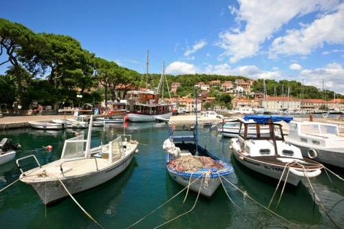 Boats_in_the_Port_of_Jelsa,_Hvar_Island_(5970077739)