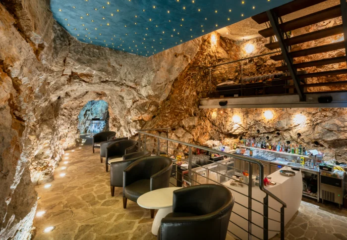 Cave Bar_5