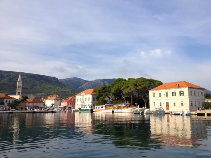 Jelsa,_Croatia_-_panoramio_(2)