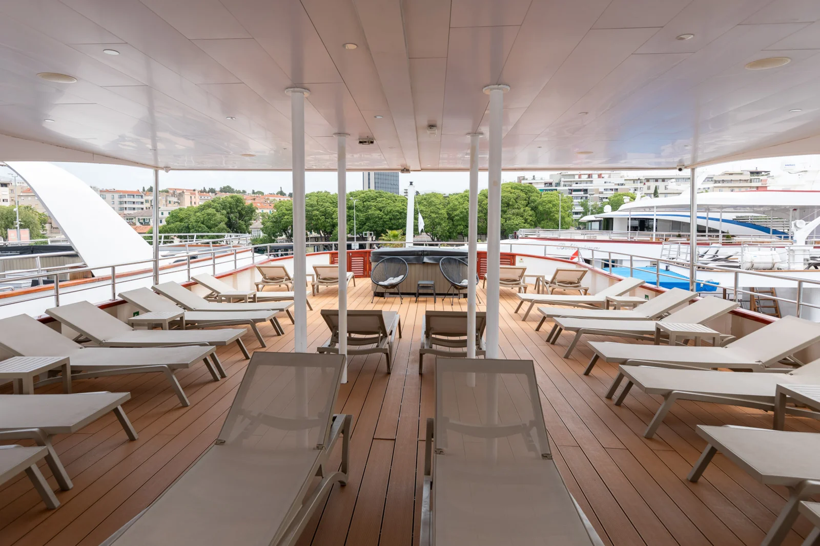 Equator_sundeck - 004