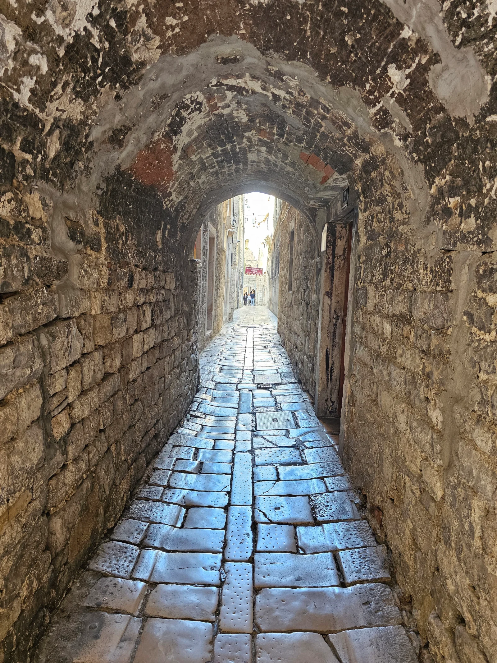 Split (128)