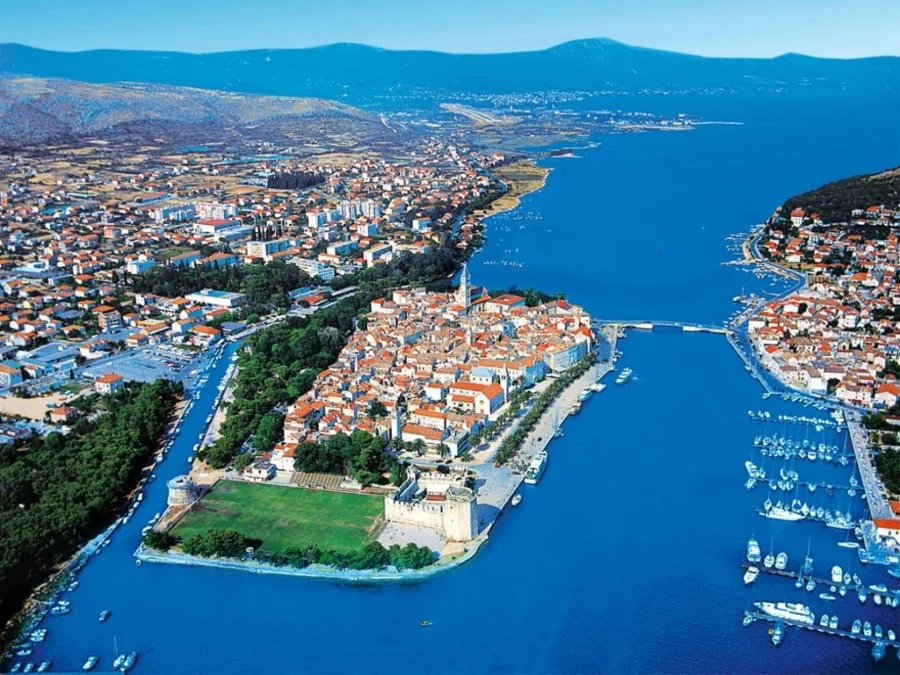 trogir-dalmatia-croatia-town-island-beautful-summer-vacation (1)