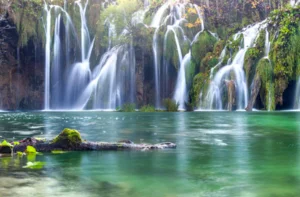 beautiful-scenery-plitvice-lakes-national-park-with-long-exposure-croatia