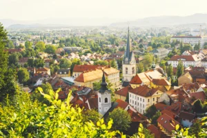 panoramic-view-with-red-roofs-ljubljana-city-from-castle-springtime-summer-slovenia-travel-europe