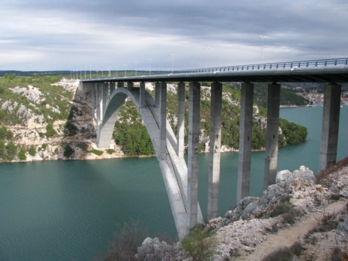 skradin-bridge-clear-sea-croatia