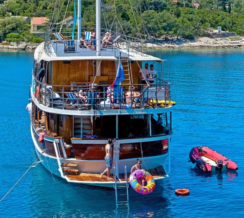 Captain Zoran Ercegović & MV Labrador images 1