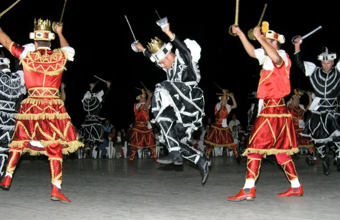 Crni otmanović u skoku