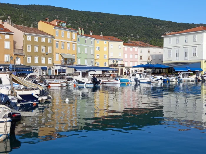 Cres.