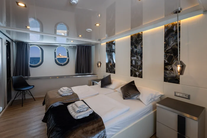 Aurelia cabin 10 - 0001