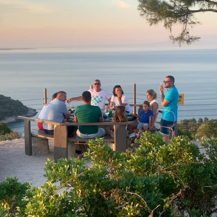 5A25D580-D674-45C9-A804-49696F6F53D3 (1)