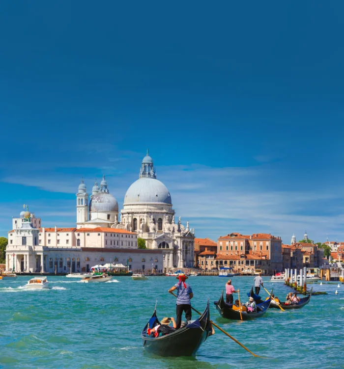 gondolas-canal-grande-venice-italy (1)