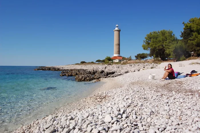 sali-dugi-otok-beach-lighthouse