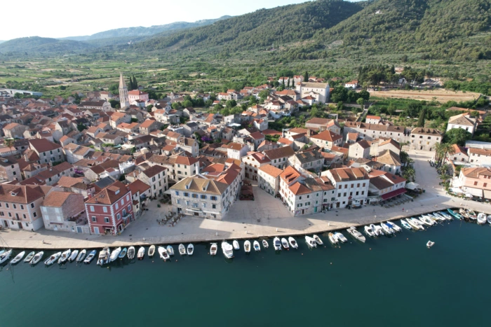 Stari Grad by Martin Kralj