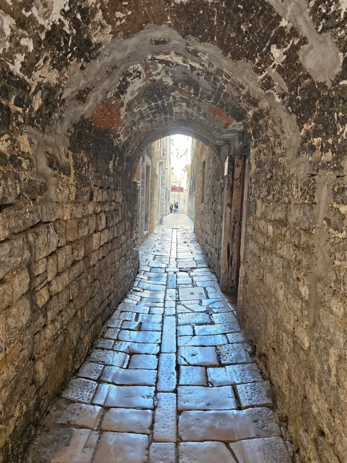 Split (128)