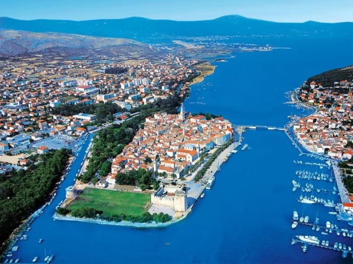 trogir-dalmatia-croatia-town-island-beautful-summer-vacation (1)