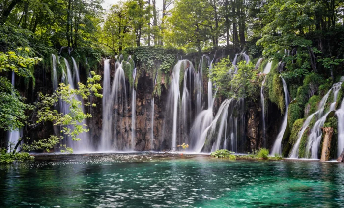 mesmerizing-view-plitvice-lakes-national-park-croatia
