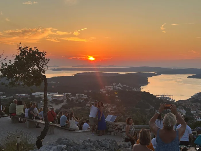 697E882C-4CED-4D0C-8C37-2591A2B9A51F (1)