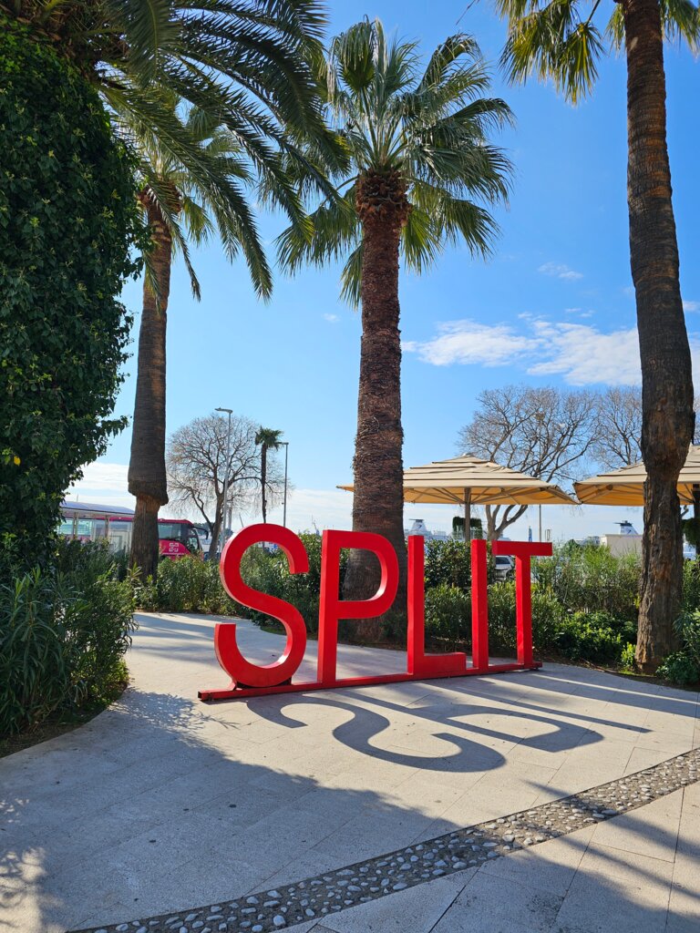 Split (25)
