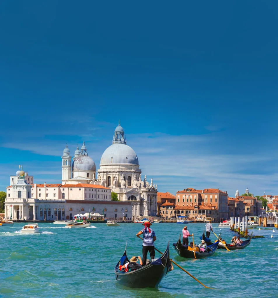 gondolas-canal-grande-venice-italy (1)