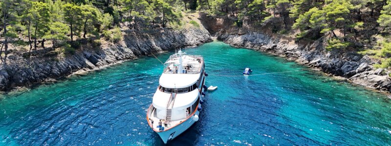 Sailing into a Hidden Cove